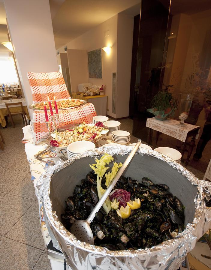 Hotel Trafalgar Rimini Exterior foto